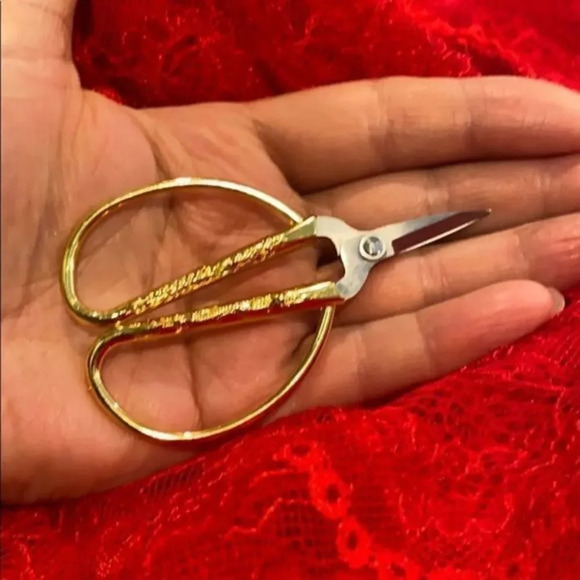 European Vintage Gold Sewing Scissors - Picture 7 of 7